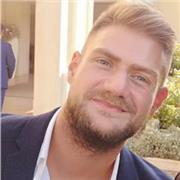 Giovane laureato in matematica impartisce ripetizioni di matematica e fisica a studenti di liceo e università